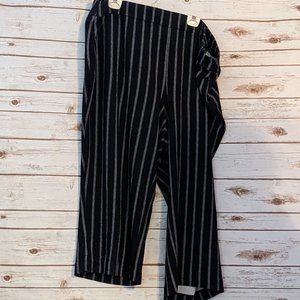 GUC Avenue Black & White Stripe Crop Pants Size 26/28
